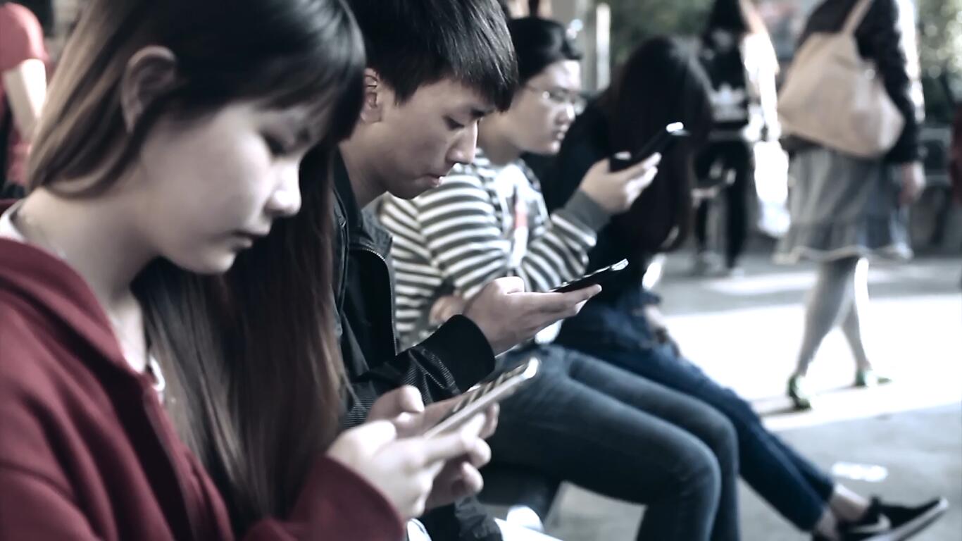 装在手机裡的生活——低头族【台湾】公益广告