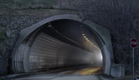 微电影 《Dans Le Tunnel》