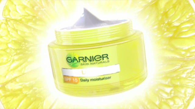 Garnier Light卡尼尔护肤霜 《朴雅卡·乔普拉篇》